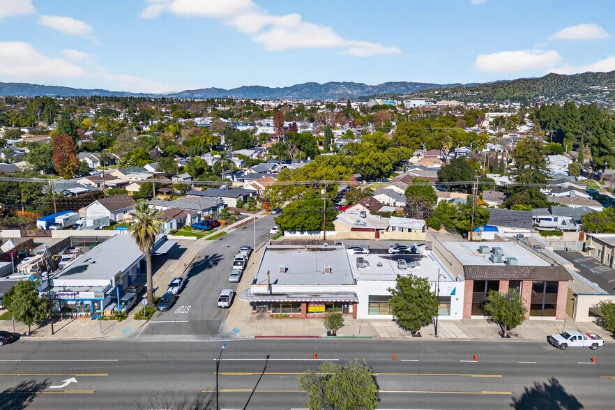 More Photos Of 2925-2927 Burbank Blvd, Burbank Storefront For Sale