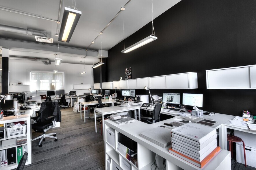 More Photos Of 272-278 Rue Sainte-Catherine E, Montréal Storefront Retail Office For Sale