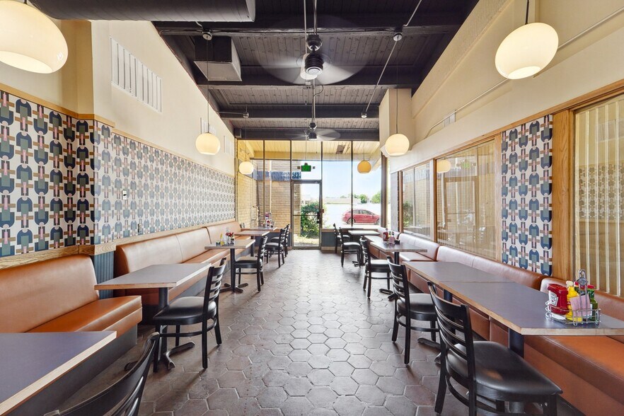 More Photos Of 2133 S Sheridan Blvd, Denver Restaurant For Lease