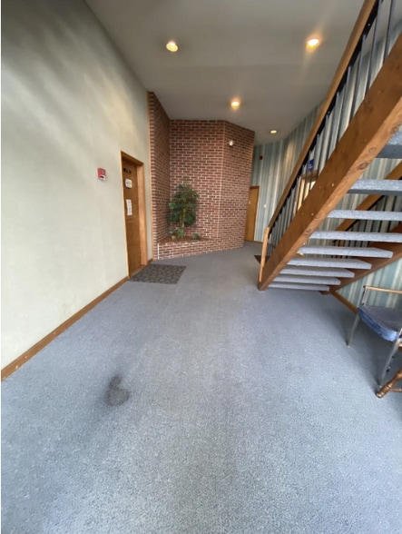 More Photos Of 4 Birch St, Derry Office For Sale