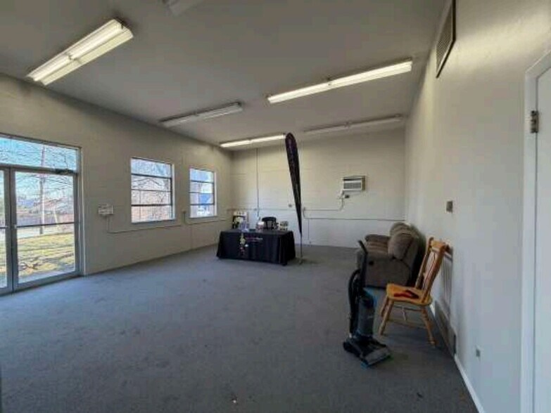 More Photos Of 111 S 10th St, Lemoyne Self Storage For Lease