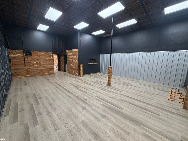 More Photos Of 208 N Main St, Kingfisher Storefront For Sale