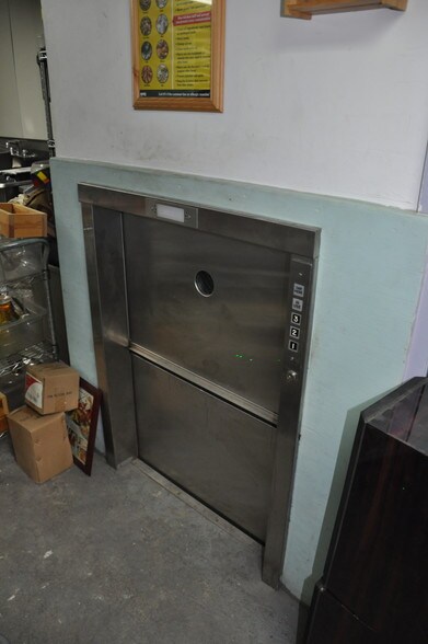 More Photos Of 5909 71st Ave, Ridgewood Restaurant For Lease