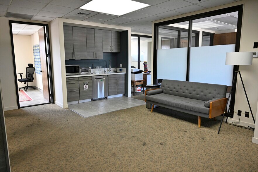 More Photos Of 1819 W Olive Ave, Burbank Office For Lease