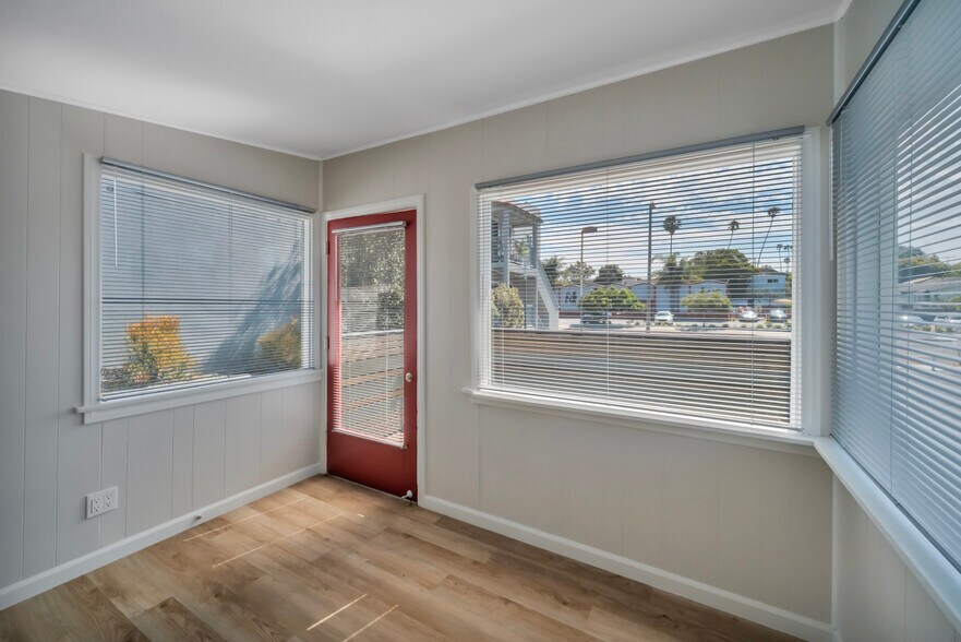 More Photos Of 339 S Pacific Coast Hwy, Redondo Beach Specialty For Lease