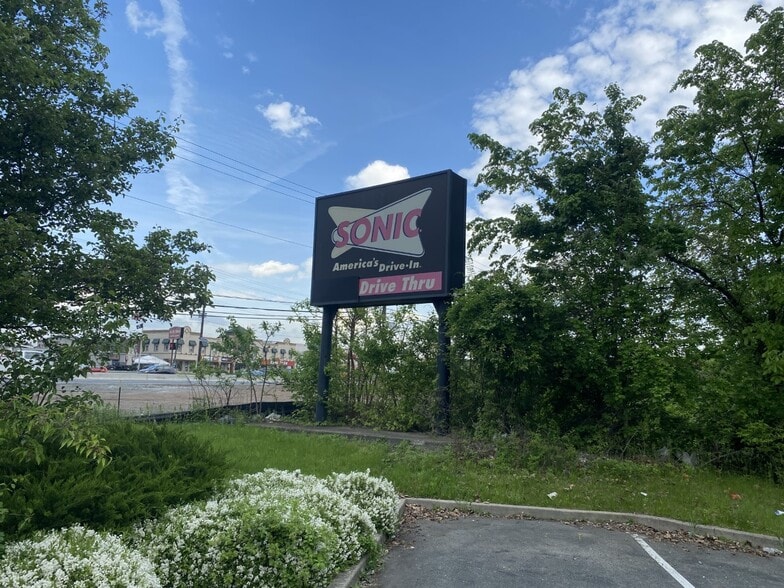 More Photos Of 244 US Highway 46, Totowa Fast Food For Lease
