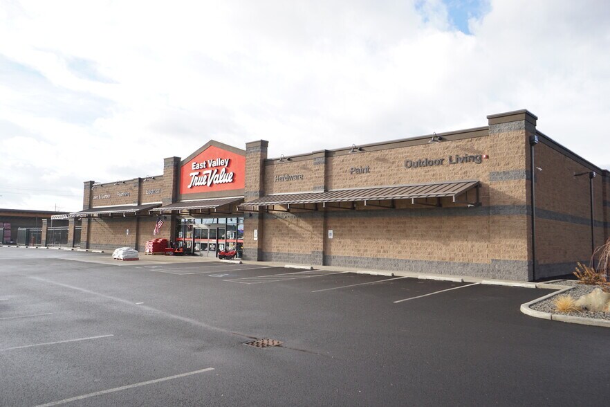 More Photos Of 104 Butterfield Rd, Yakima General Retail For Sale
