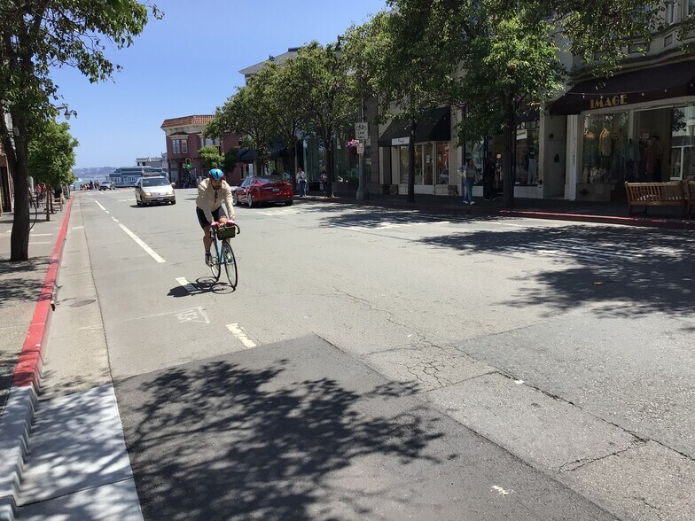 More Photos Of 681 Bridgeway, Sausalito General Retail For Sale