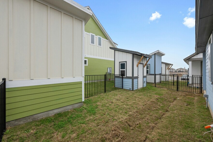 More Photos Of Garten Haus at Solms Landing, New Braunfels Specialty For Sale