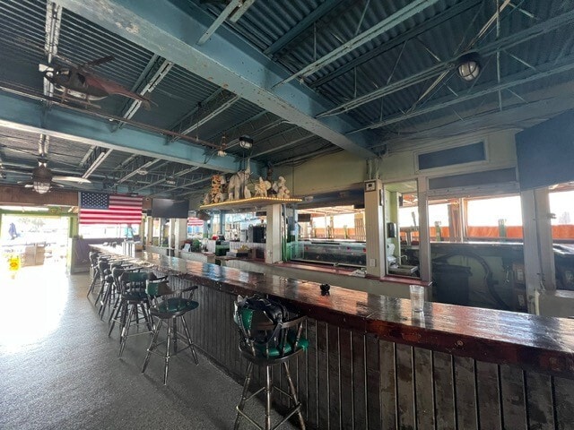 More Photos Of 1855 Gulf Blvd, Englewood Bar For Sale