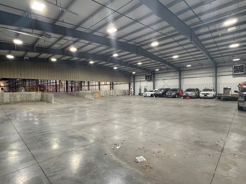 More Photos Of 7501 E Front St, Kansas City Warehouse For Sale