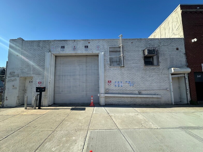 More Photos Of 245 Green St, Brooklyn Warehouse For Lease