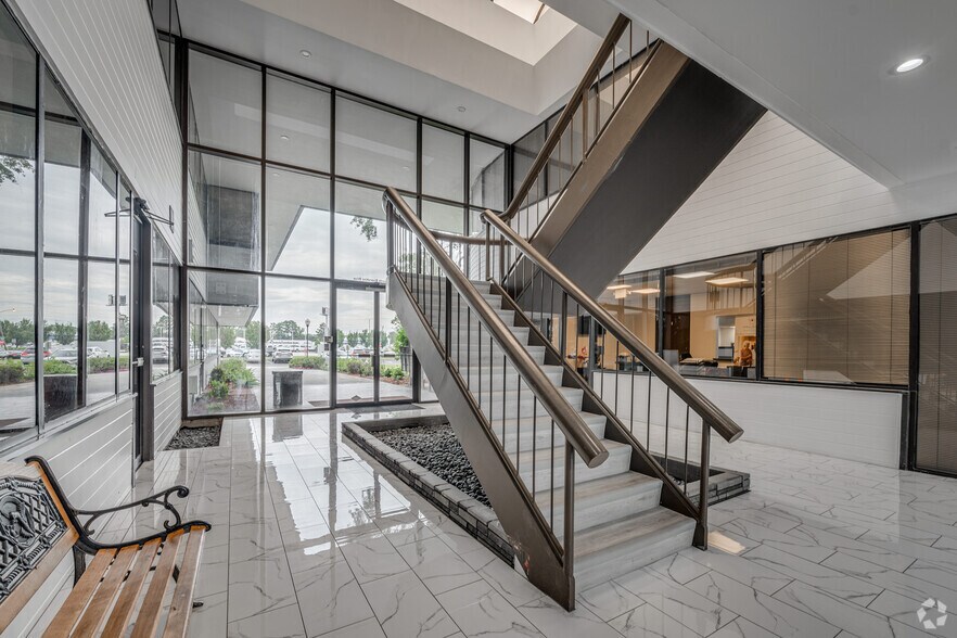 More Photos Of 333 N Rivershire Dr, Conroe Office For Lease