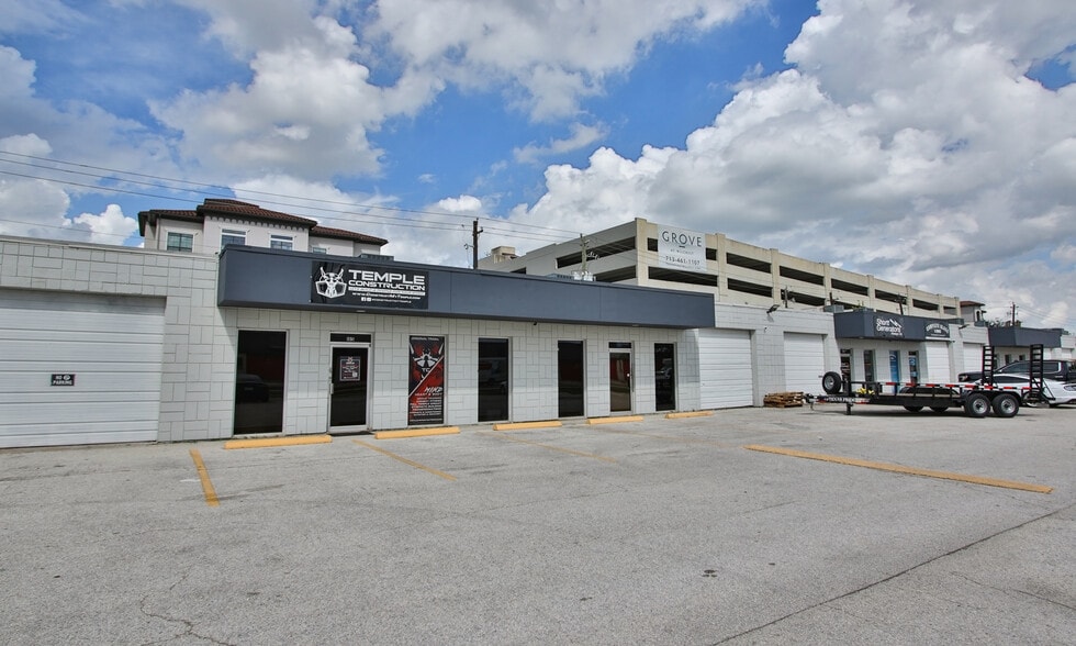 More Photos Of 11020 Katy Fwy, Houston Warehouse For Lease