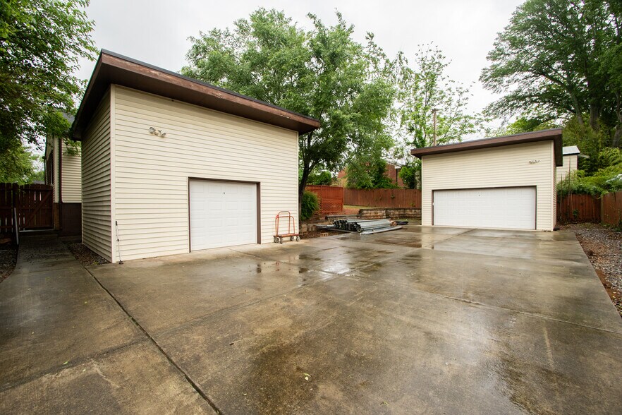 More Photos Of 1746 Hazelwood Dr SE, Marietta Office For Sale