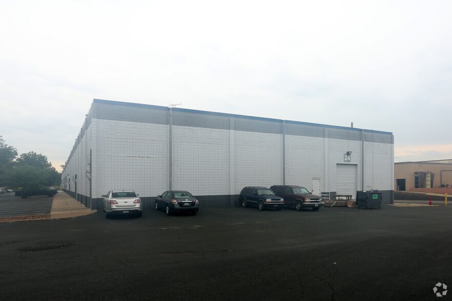 More Photos Of 9208 S James Ave, Bloomington Warehouse For Lease