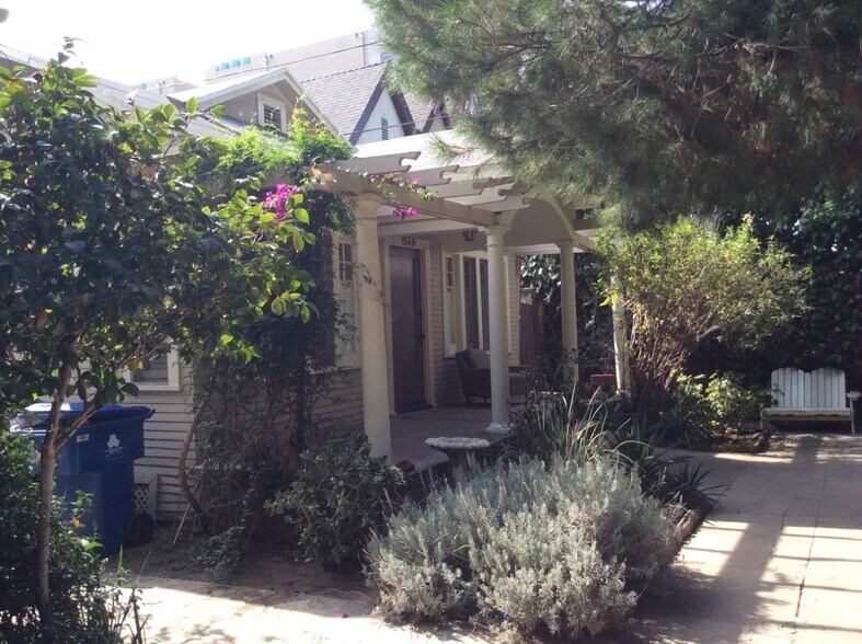 More Photos Of 1537 N Serrano Ave, Los Angeles Apartments For Sale