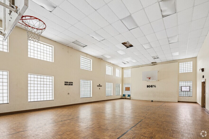 More Photos Of 131 University Dr, Pontiac Health Club For Sale