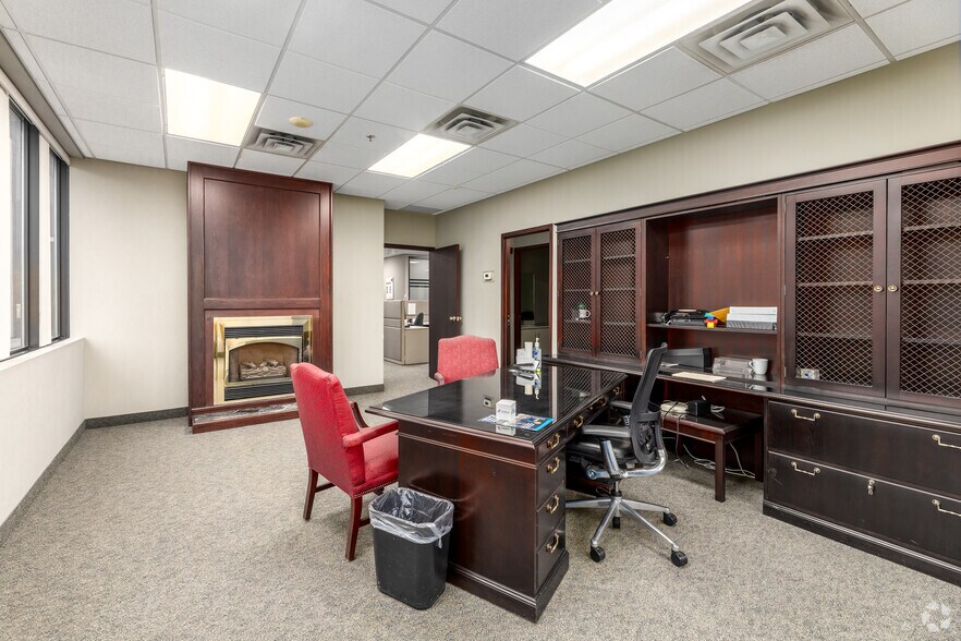 More Photos Of 475 Admiral Blvd, Mississauga Warehouse For Lease