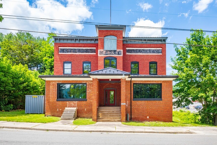 More Photos Of 1340 W Main St, Wytheville Loft Creative Space For Sale