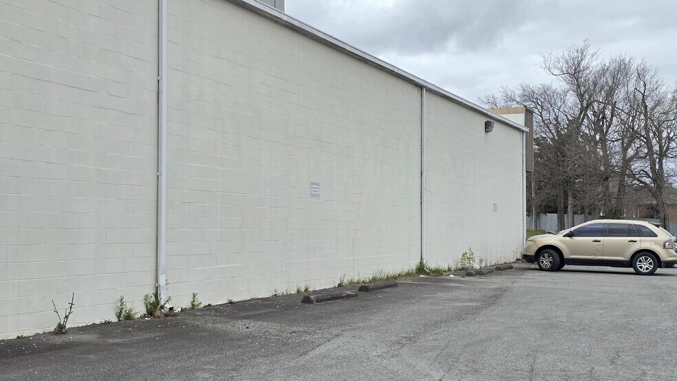 More Photos Of 219 S 2nd St, Central City Freestanding For Sale
