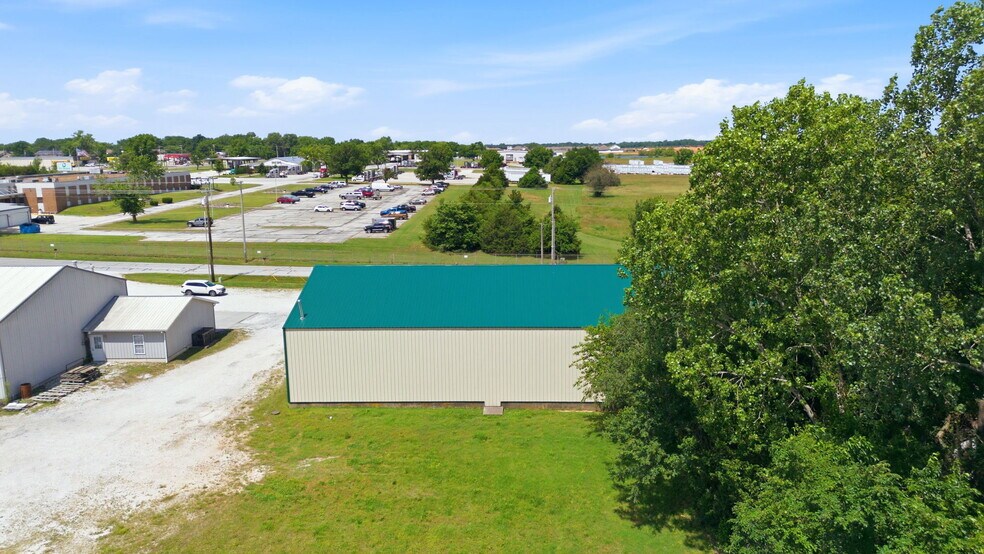 More Photos Of 136 N Prigmor Ave, Joplin Industrial For Sale