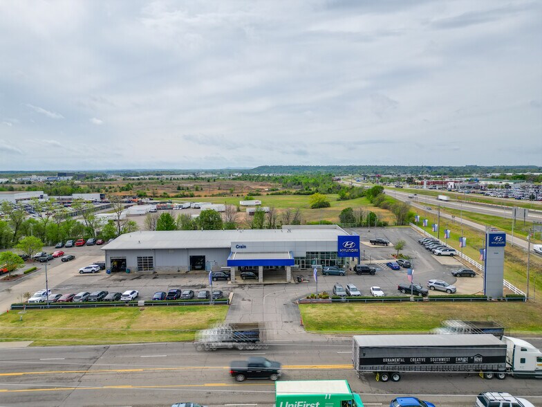 More Photos Of 3600 S Zero St, Fort Smith Flex For Sale