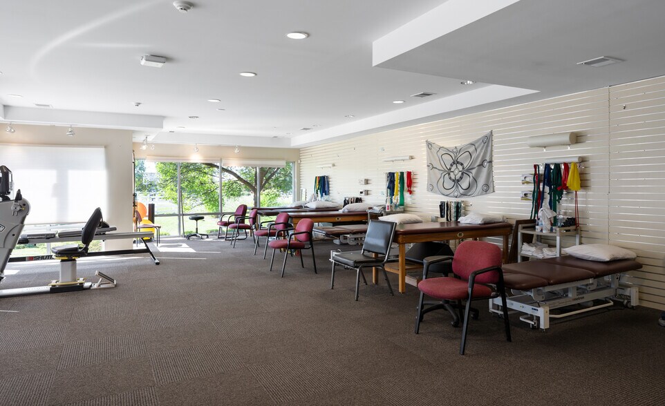 More Photos Of 3121 E 10th St, Jeffersonville Freestanding For Lease