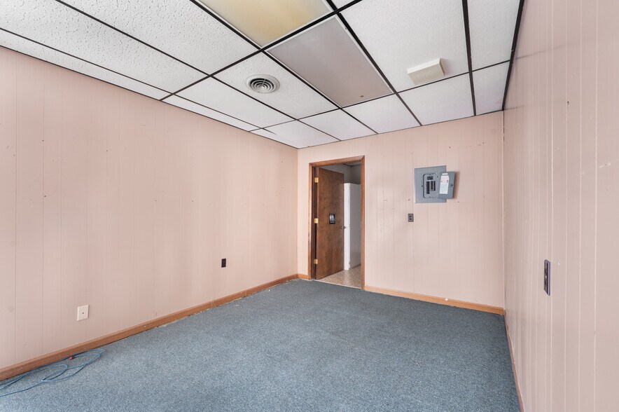 More Photos Of 203 S 3rd Ave, Big Rapids Medical For Sale