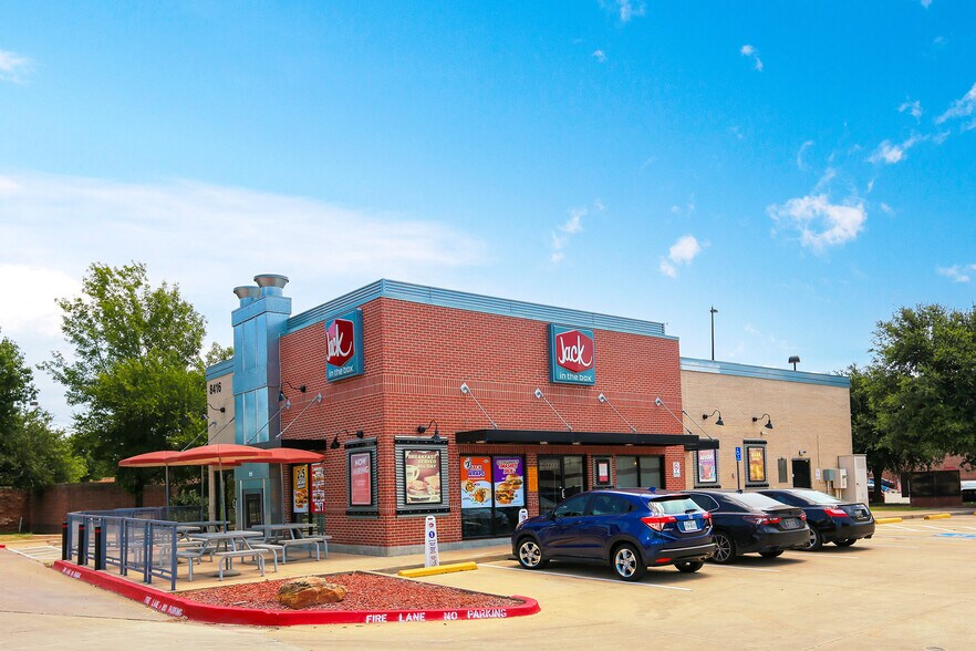 Primary Photo Of 8416 Davis Blvd, North Richland Hills Fast Food For Lease