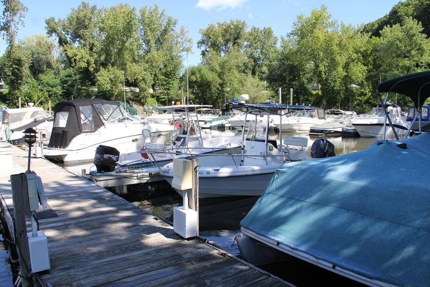 More Photos Of 684 Tryon St, South Glastonbury Marina For Sale