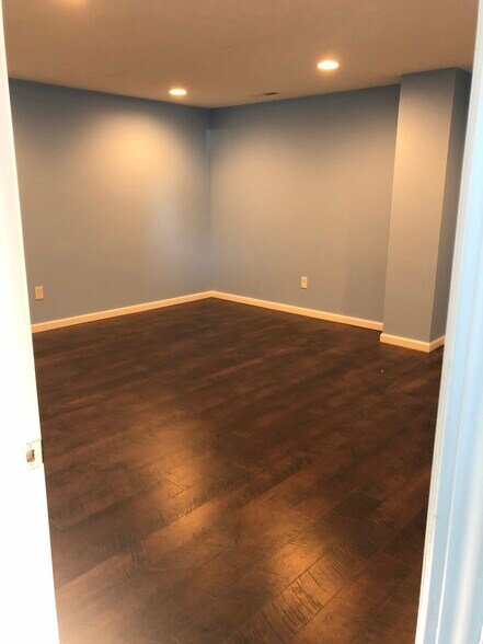 More Photos Of 208 W Front St, Alda Storefront Retail Office For Lease