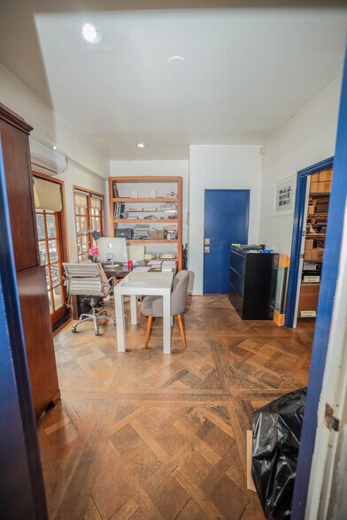 More Photos Of 616 N Robertson Blvd, West Hollywood Storefront Retail Office For Sale