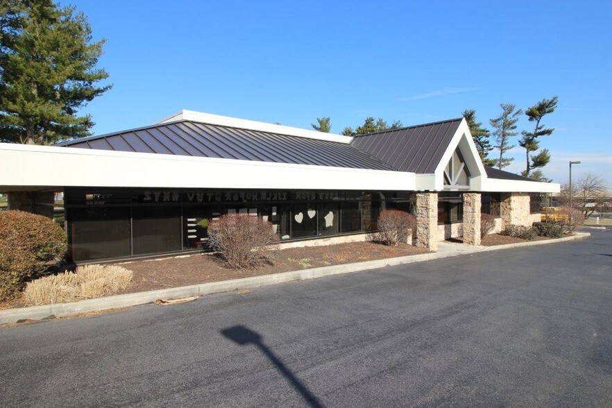 More Photos Of 10 Commerce Dr, Wyomissing Unknown For Lease