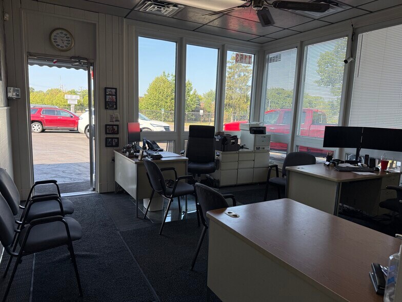 More Photos Of 1153 Baldwin Ave, Pontiac Auto Dealership For Sale