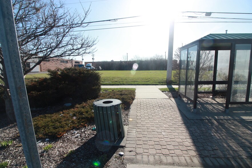 More Photos Of 1421 Busse Rd, Elk Grove Village Land For Lease