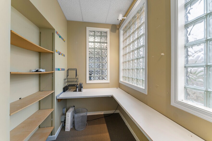 More Photos Of 4241 Kirk Rd, Austintown Office For Sale