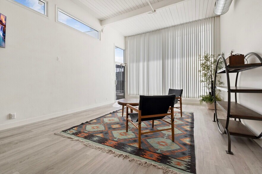 More Photos Of 555 E 3rd St, Long Beach Storefront Retail Residential For Sale