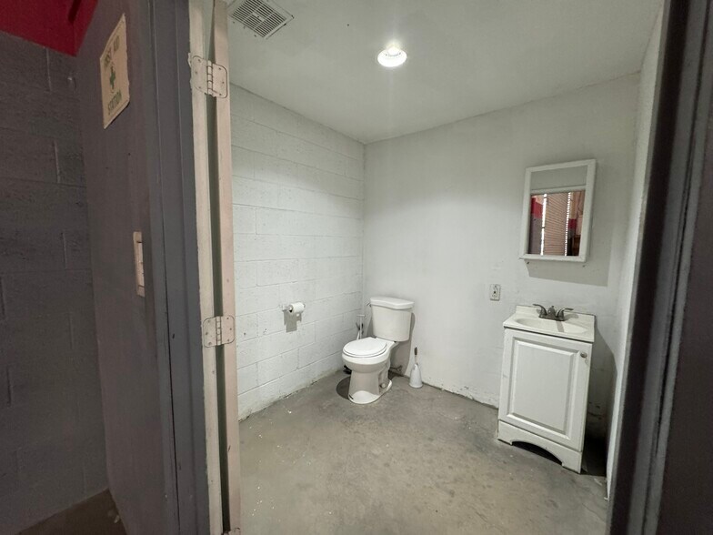 More Photos Of 5151 Procyon St, Las Vegas Warehouse For Lease