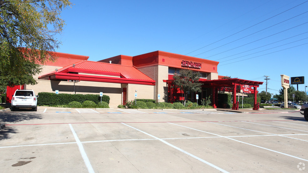 Primary Photo Of 1701 William D Tate Ave, Grapevine Restaurant For Lease