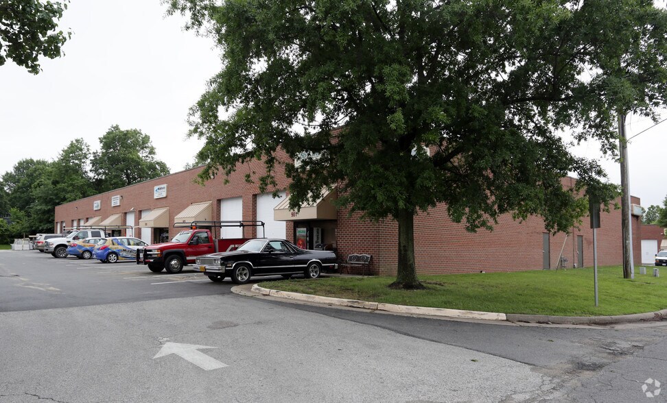 More Photos Of 901-953 Highams Ct, Woodbridge Warehouse For Sale