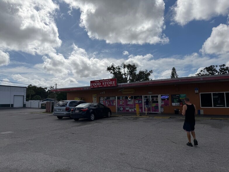 More Photos Of 6798 46th Ave N, Saint Petersburg General Retail For Lease