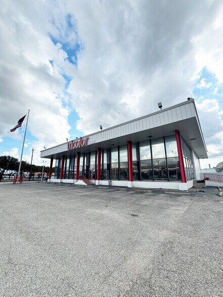 More Photos Of 6730 Gulf Fwy, Houston Warehouse For Lease