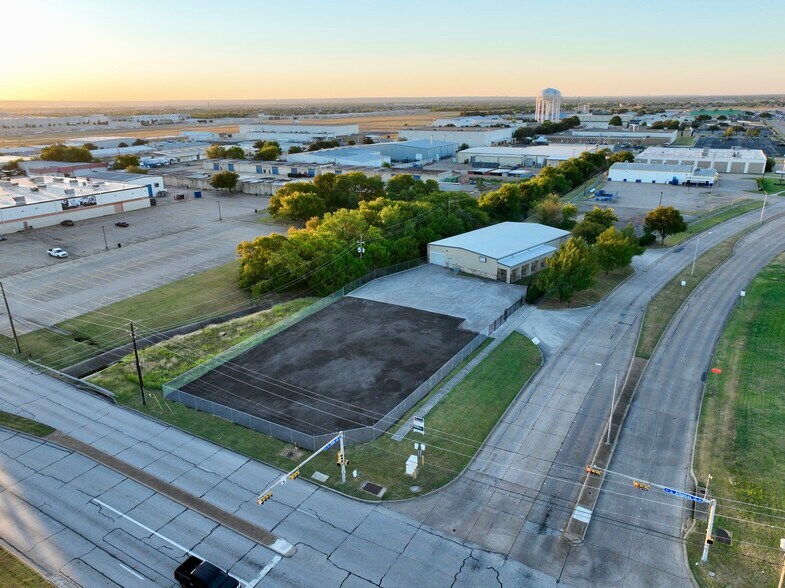 Primary Photo Of 2605 Forum Dr, Grand Prairie Manufacturing For Lease