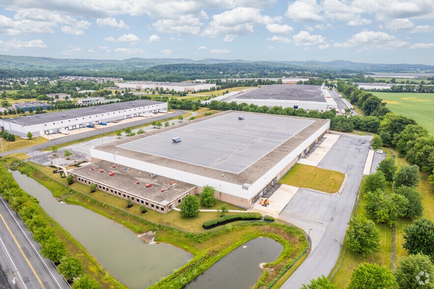 More Photos Of 2834 Schoeneck Rd, Macungie Distribution For Lease