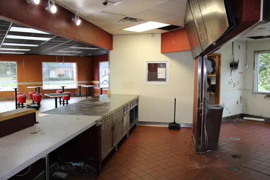 More Photos Of 2707 W 28th Ave, Pine Bluff Fast Food For Lease