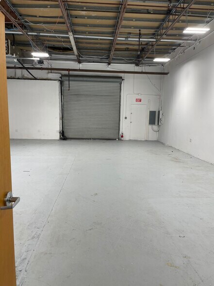 More Photos Of 6011 Benjamin Rd, Tampa Light Distribution For Lease