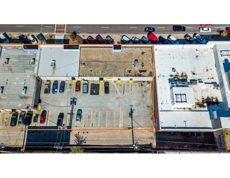More Photos Of 220 W Jefferson Blvd, Dallas Storefront Retail Office For Lease