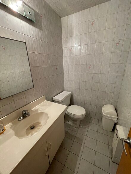 More Photos Of 14449 70th Ave, Flushing Healthcare For Lease