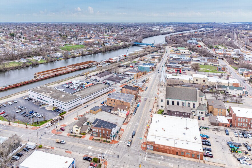 More Photos Of 423 N Chicago St, Joliet Light Manufacturing For Sale